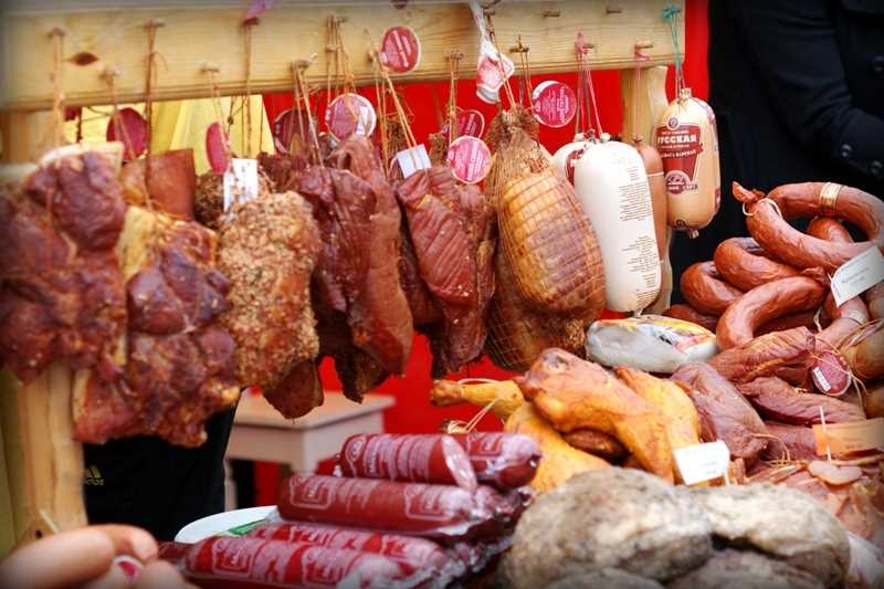 Исследование местных кулинарных вкусностей — путешествие по мясным деликатесам Красноярска!